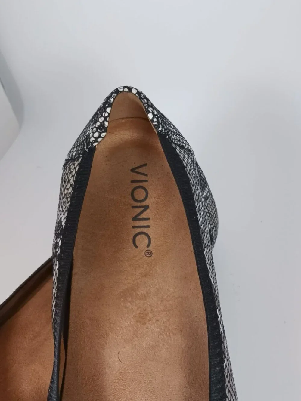 Vionic Carroll Women’s 7 Ballet Flats Black Snake Print Leather Balletcore